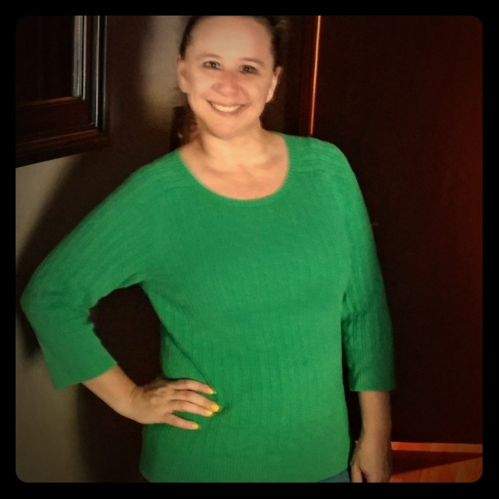 Green Gap Sweater with 3/4 Length Sleeves